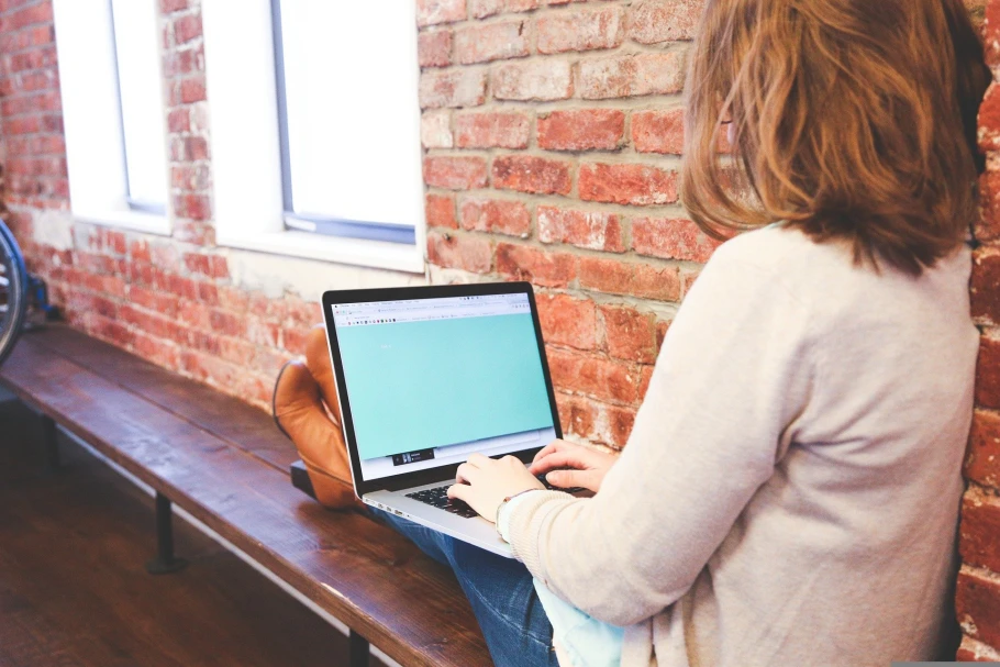 Content writer for the e-commerce niche cover image